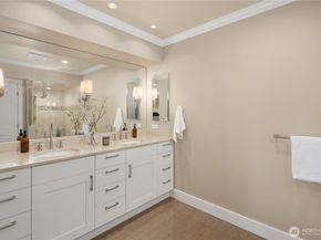 735 1st Street S 103, Kirkland WA 98033