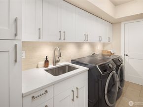 735 1st Street S 103, Kirkland WA 98033