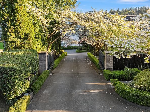 16 Enatai Drive, Bellevue WA 98004
