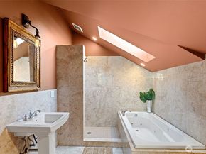 1524 10th Avenue W, Seattle WA 98119
