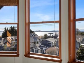 1524 10th Avenue W, Seattle WA 98119