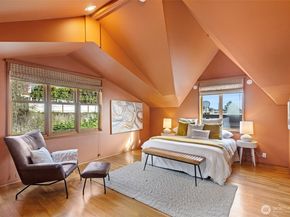 1524 10th Avenue W, Seattle WA 98119