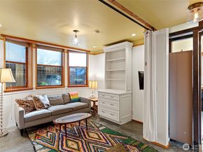 1524 10th Avenue W, Seattle WA 98119