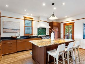 1524 10th Avenue W, Seattle WA 98119