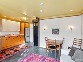 1524 10th Avenue W, Seattle WA 98119