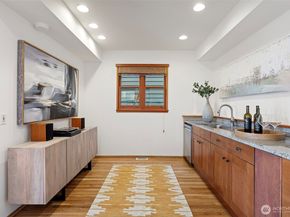 1524 10th Avenue W, Seattle WA 98119