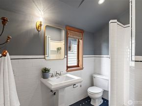 1524 10th Avenue W, Seattle WA 98119