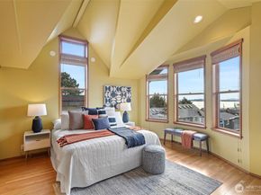 1524 10th Avenue W, Seattle WA 98119