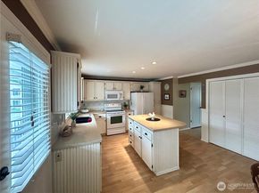 303 S 325th Lane 22D, Federal Way WA 98003