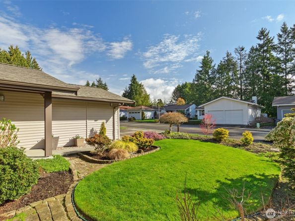 24827 13th Avenue S, Des Moines WA 98198