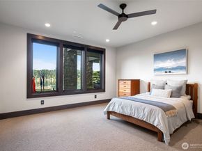5629 Pleasure Point Lane SE, Bellevue WA 98006