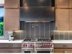 5629 Pleasure Point Lane SE, Bellevue WA 98006