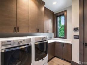5629 Pleasure Point Lane SE, Bellevue WA 98006