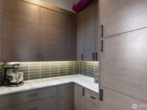 5629 Pleasure Point Lane SE, Bellevue WA 98006