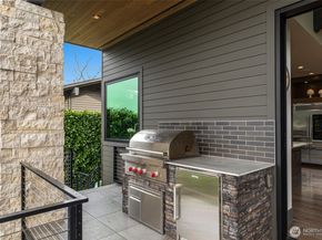 5629 Pleasure Point Lane SE, Bellevue WA 98006