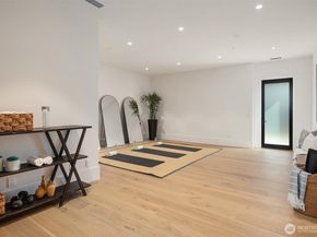 1032 89th Avenue NE, Bellevue WA 98004