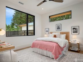 1032 89th Avenue NE, Bellevue WA 98004