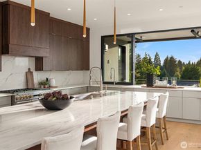 1032 89th Avenue NE, Bellevue WA 98004