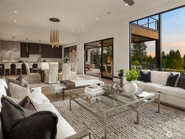 1032 89th Avenue NE, Bellevue WA 98004