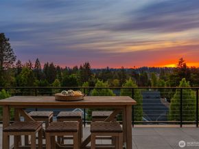 1032 89th Avenue NE, Bellevue WA 98004