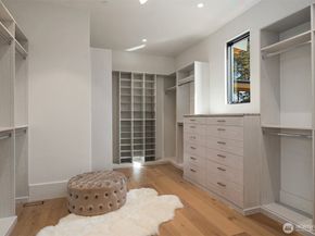 1032 89th Avenue NE, Bellevue WA 98004