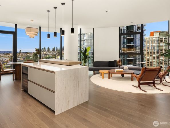 838 Avenue Square NE 1403, Bellevue WA 98004