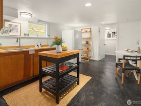 5027 8th Avenue NE, Seattle WA 98105