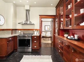 5027 8th Avenue NE, Seattle WA 98105