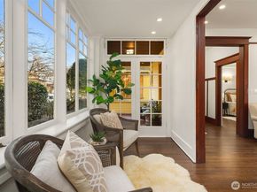 5027 8th Avenue NE, Seattle WA 98105