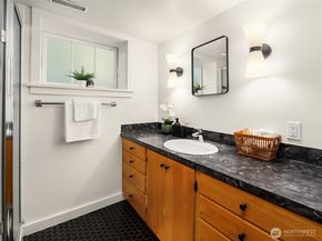 5027 8th Avenue NE, Seattle WA 98105