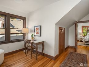 5027 8th Avenue NE, Seattle WA 98105