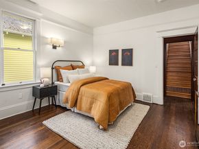 5027 8th Avenue NE, Seattle WA 98105