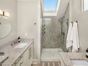 6237 26th Avenue NE, Seattle WA 98115