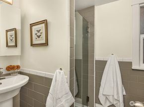 6237 26th Avenue NE, Seattle WA 98115