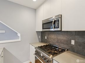 1117 NW 56th Street D, Seattle WA 98107