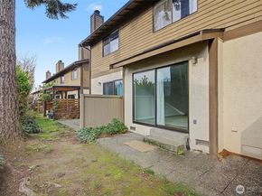 8013 NE 177th Ct 402, Kenmore WA 98028