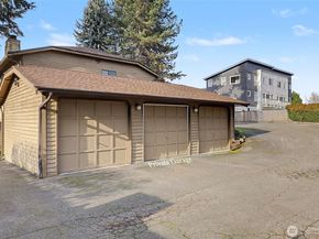 8013 NE 177th Ct 402, Kenmore WA 98028
