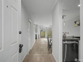 8013 NE 177th Ct 402, Kenmore WA 98028