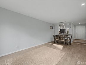 8013 NE 177th Ct 402, Kenmore WA 98028