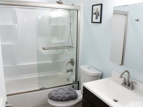 8013 NE 177th Ct 402, Kenmore WA 98028