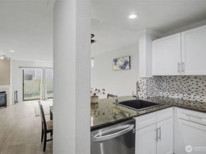 8013 NE 177th Ct 402, Kenmore WA 98028