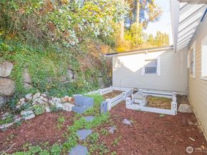 1549 Charleston Beach Road W, Bremerton WA 98312