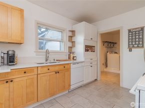 1549 Charleston Beach Road W, Bremerton WA 98312