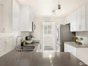 710 Kirkland Cir A101, Kirkland WA 98033