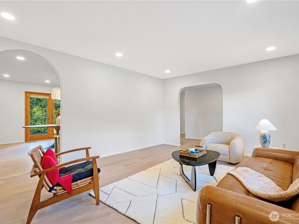 14260 110th Avenue NE, Kirkland WA 98034