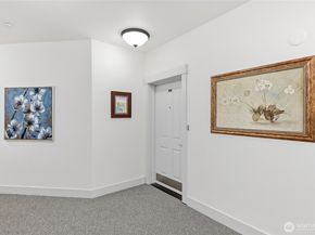 23924 NE 115th Lane 304, Redmond WA 98053