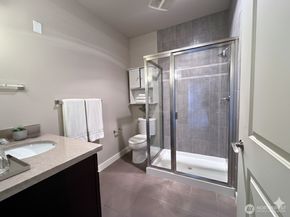 15700 116th Ave NE 204, Bothell WA 98011