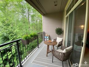 15700 116th Ave NE 204, Bothell WA 98011