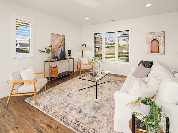 2401 E 16th Street, Bremerton WA 98310