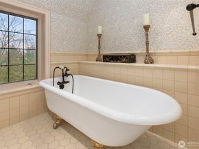 300 Maiden Lane E, Seattle WA 98112